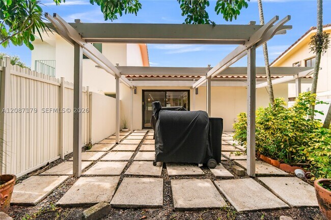 Building Photo - 2437 SW 99th Ct