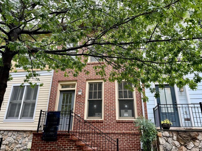 Primary Photo - 1111 N Fillmore St