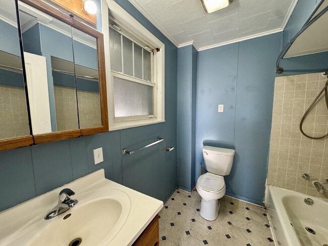 Building Photo - 3-bedroom, 1-bath single-family home