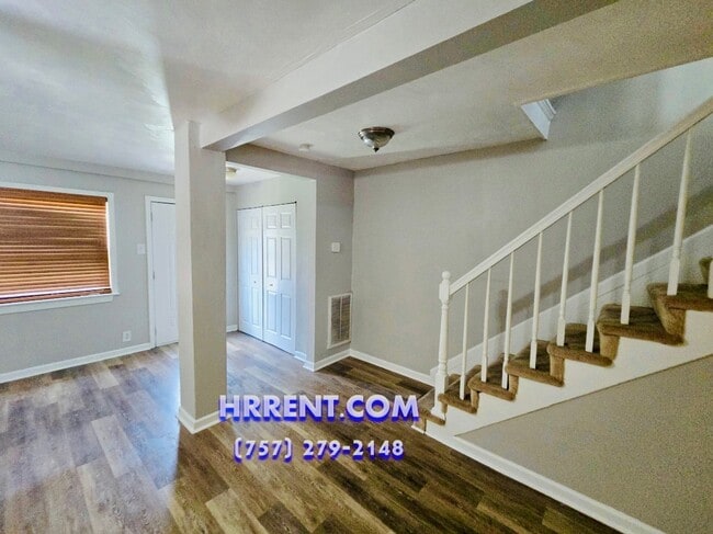 Building Photo - Cozy 3 Bedroom 1.5 Bath Two-Story Home located in the Fairmount Park in Norfolk!