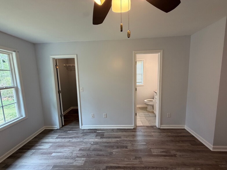 Building Photo - Room in House on Navajo Trail