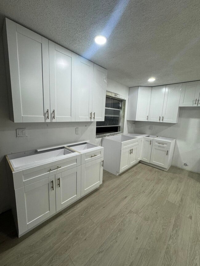 Building Photo - 6260 SW 6th St