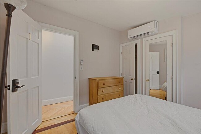 Building Photo - 92 Pelham St