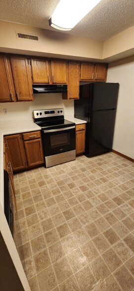 Building Photo - 1390 Daleview Dr