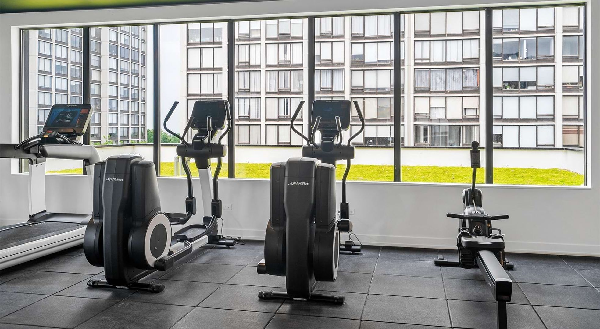 Building Photo - 5430 N Sheridan Rd