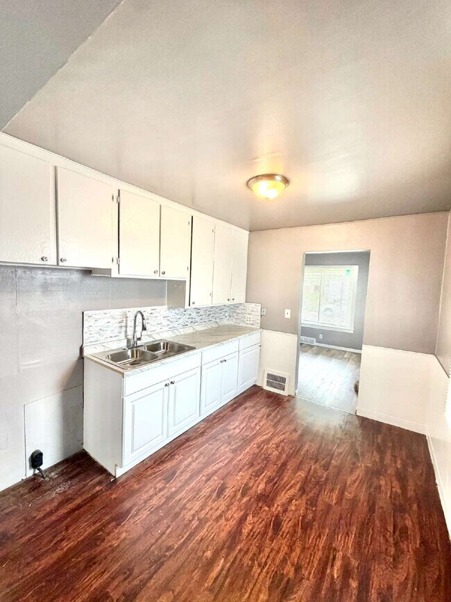 Building Photo - 3413 Clairmont St