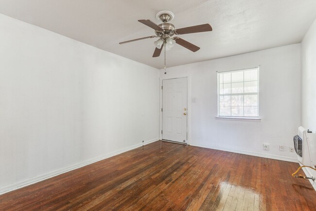 Building Photo - Porter St Duplex