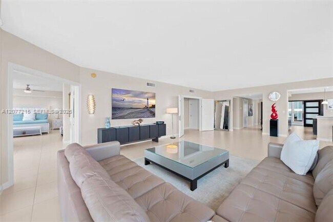 Building Photo - 2110 N Ocean Blvd