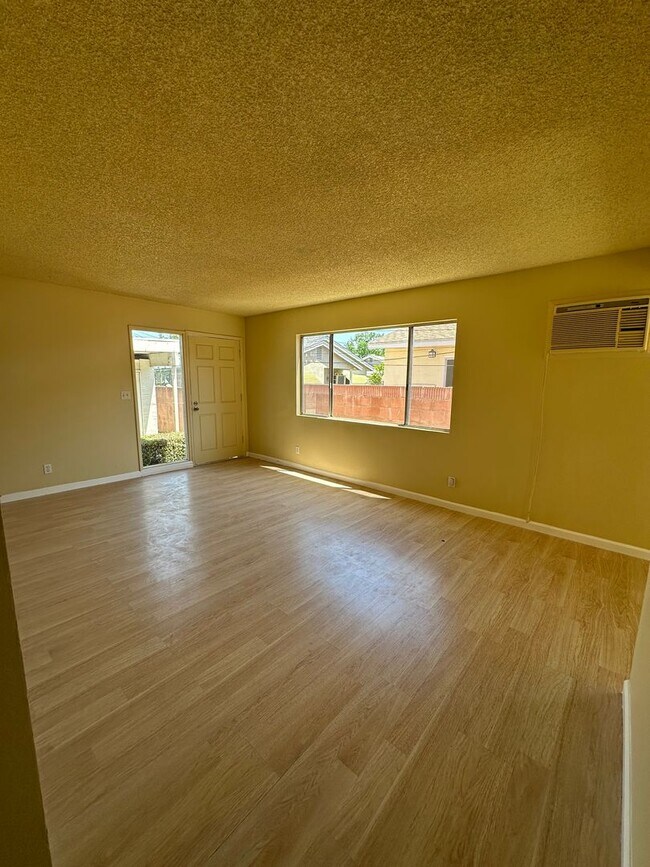 Building Photo - 1423 Edgewood Dr