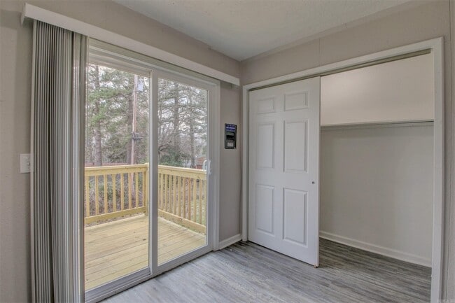 Building Photo - 17 Hiland Pl