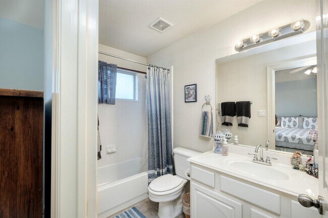 Building Photo - 1800 Bluffwood Pl