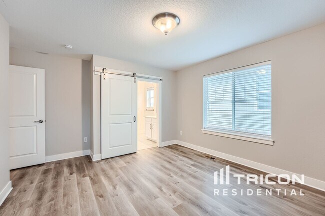 Building Photo - 4947 S Addison Way