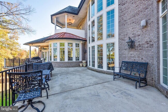 Building Photo - 2620 Love Point Rd