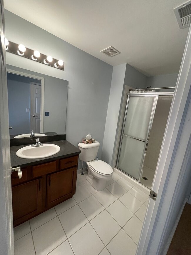 Building Photo - Beautiful 2 bed 2 bath upper Utica 1710 sq...