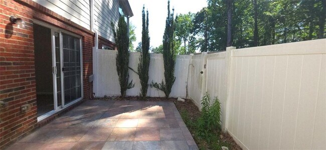 Building Photo - 1122 Treymont Ln SW