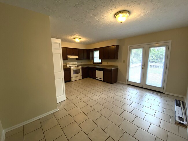 Building Photo - 1505 Kelly Cir