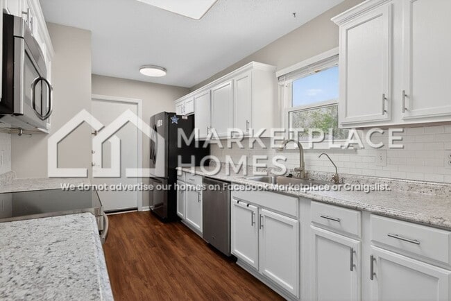 Building Photo - 114 Oak Ct