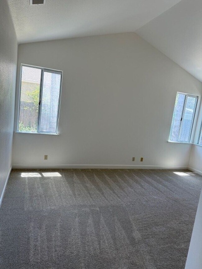 Building Photo - Browns Valley home with Boat and RV parking!