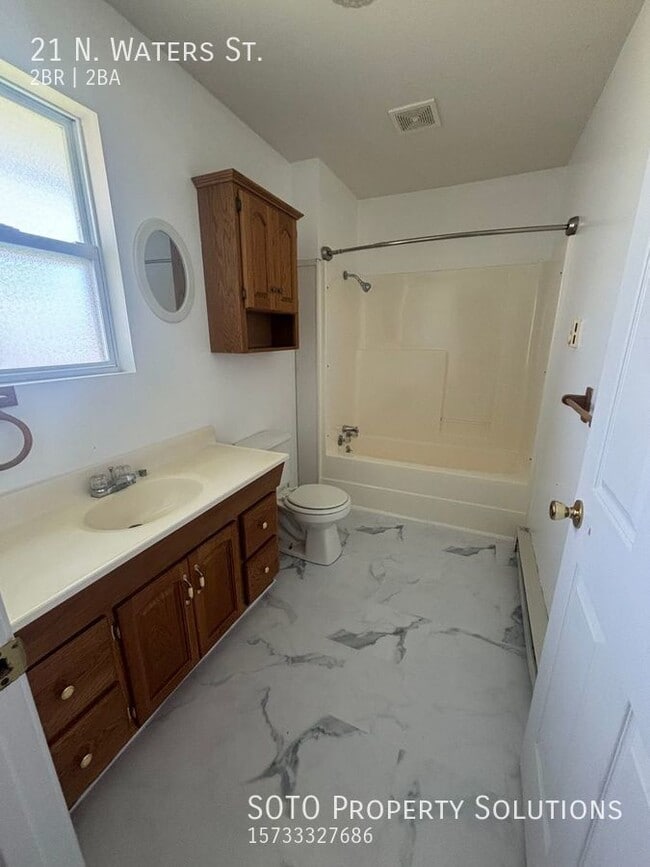 Building Photo - 2BD/2BA House w/ New flooring, Fresh Paint...