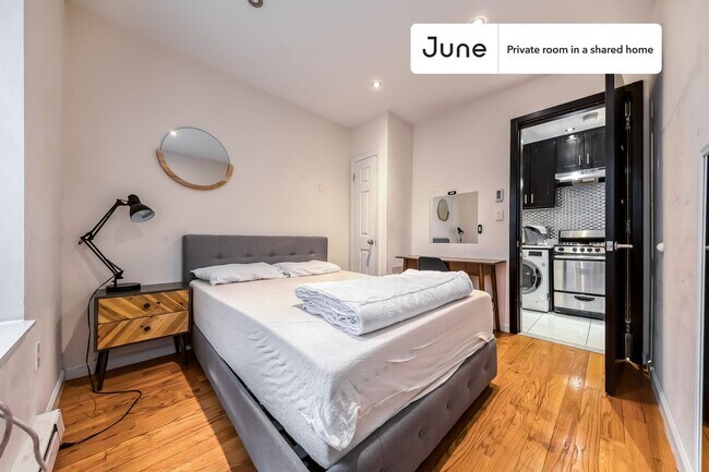 Building Photo - Private bedroom in 4 bed/2 bath Home