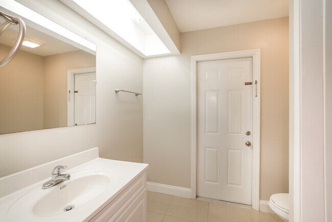 Building Photo - 25353 Doredo Dr