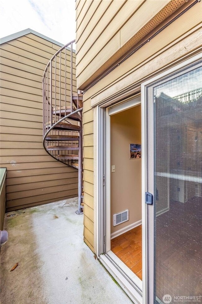 Building Photo - 2bd/2.5ba Seattle Townhome