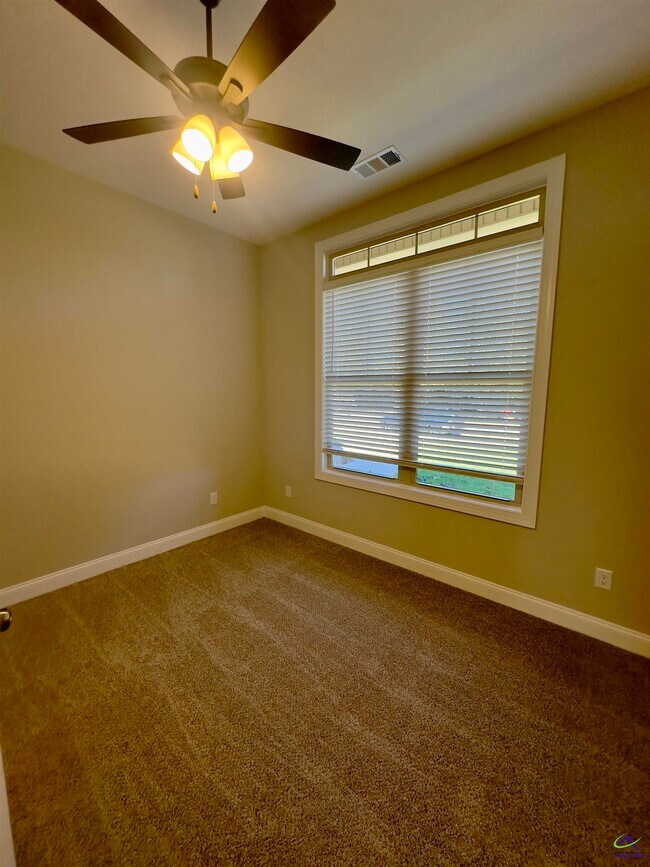 Building Photo - 111 Meyers Lake Dr