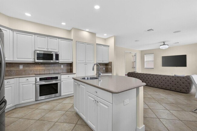 Building Photo - 1724 Annandale Cir