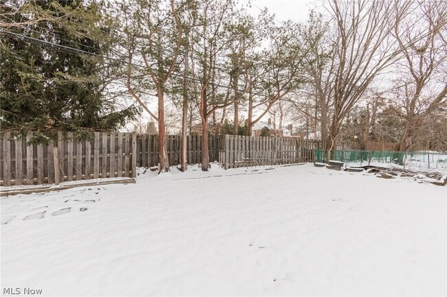 Building Photo - 2539 Warrensville Center Rd