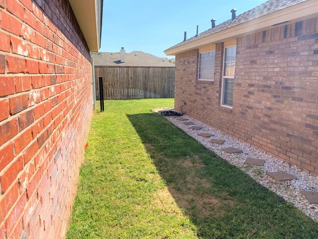 Building Photo - **BEAUTIFUL WESTCHESTER PARK HOME**