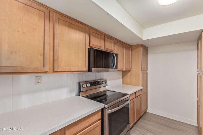 Building Photo - 3825 E Camelback Rd