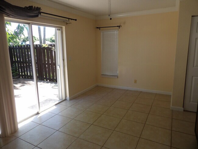 Building Photo - 996 Summit Lake Dr