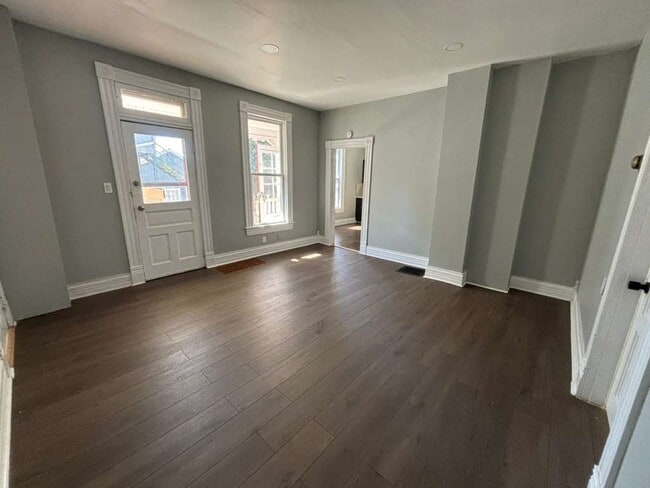 Building Photo - 237 N Lincoln St