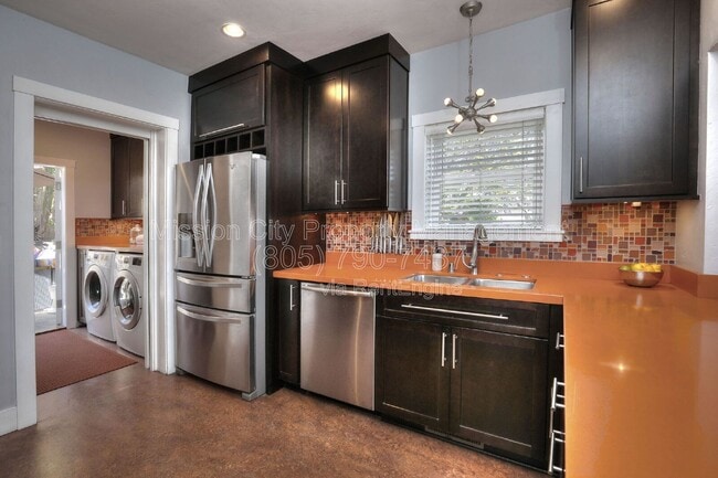 Building Photo - 535 De La Vista Ave