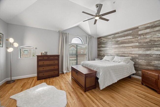 Building Photo - 8715 Meadowcroft Dr