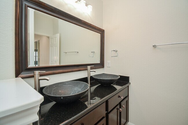 Building Photo - 6403 Edinburgh Ct