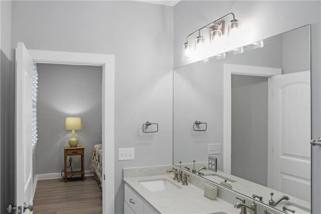 Building Photo - 905 Wayne St