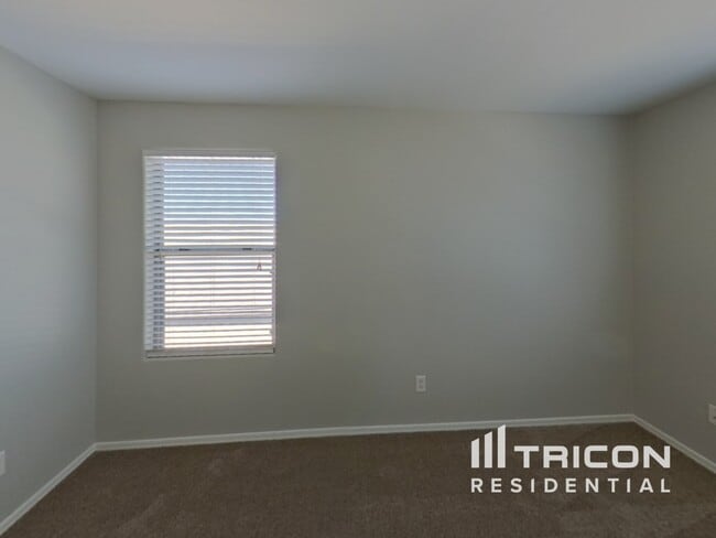 Building Photo - 40984 W Colby Dr