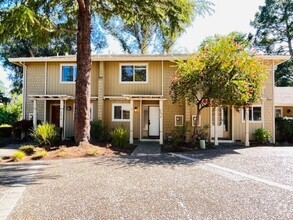 Building Photo - Move-in Ready 2BD/2.5BA Townhome in Westsi...
