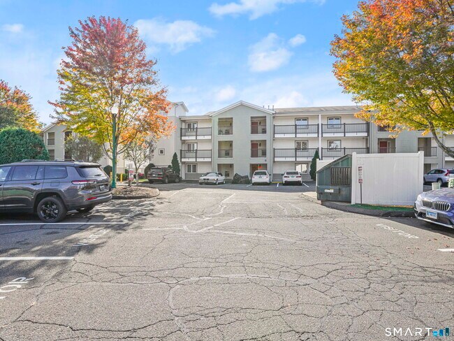 Building Photo - 3250 Fairfield Ave