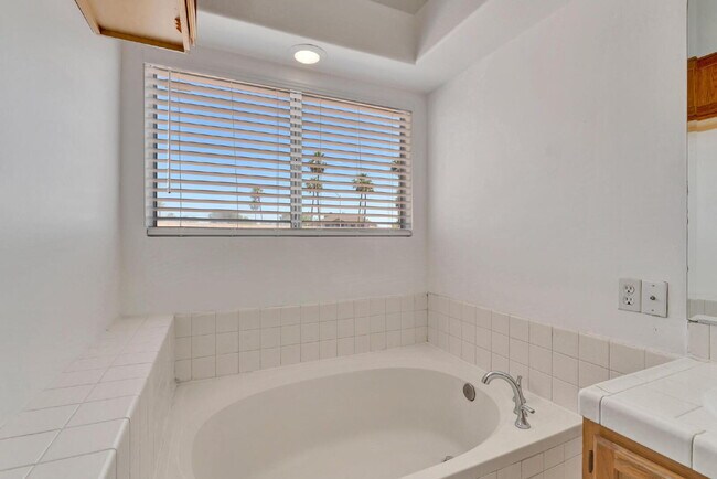 Building Photo - Single Story 3 bedroom and 2 bath home.