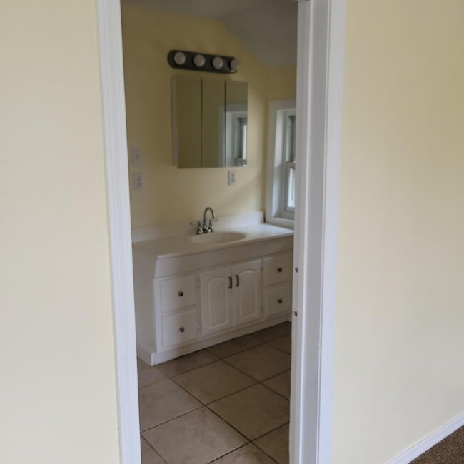 Building Photo - 438 S Powell Ave