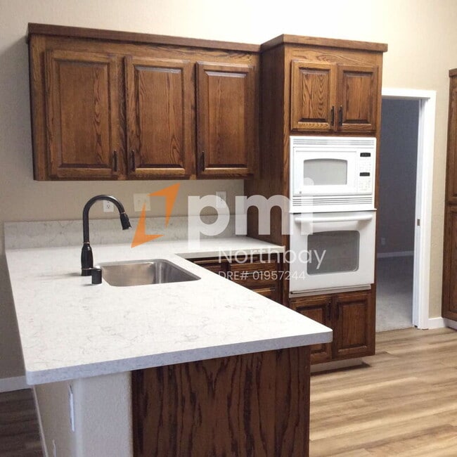 Building Photo - 3276 Formby Ln