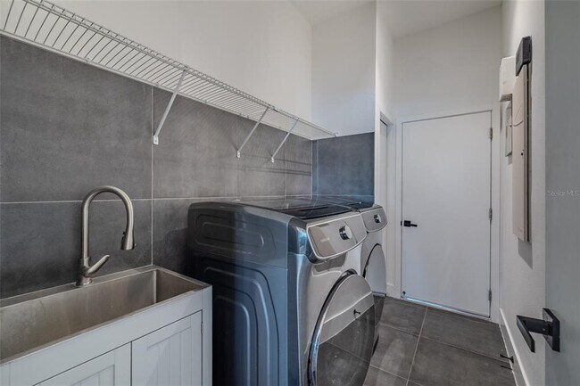 Building Photo - 8117 Hampton Glen Dr