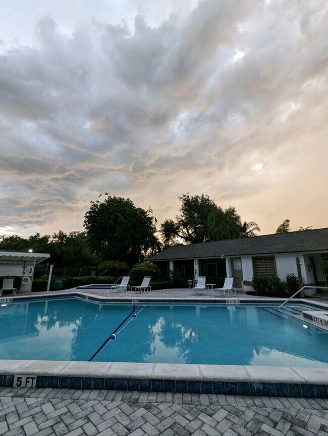 Building Photo - McGregor Woods  Community with Natural Surrounding Charm. Close to Sanibel.