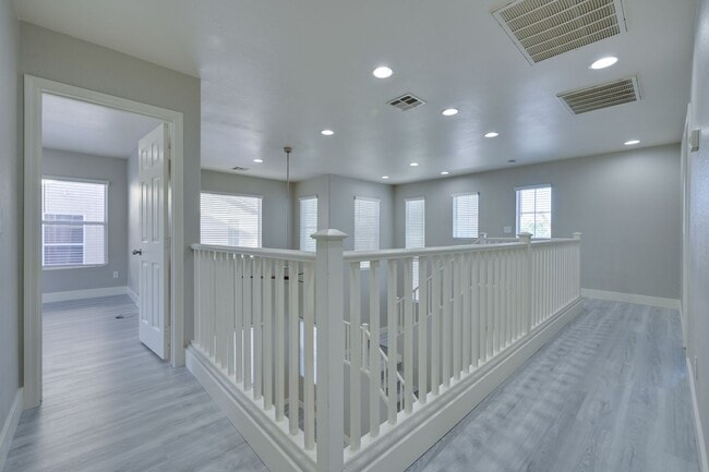 Building Photo - NW!!! 4 bedrooms!!! Pool and Spa!!! All ti...