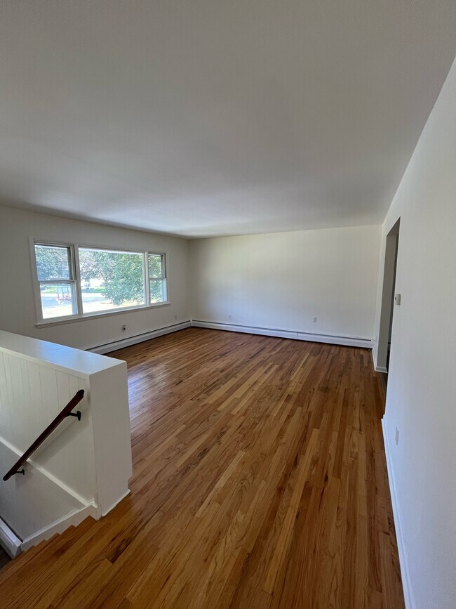 Living room - 3 Laur-Lin-Dee Ln