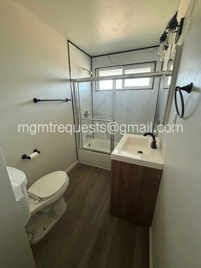 Building Photo - 622 Pine Ave