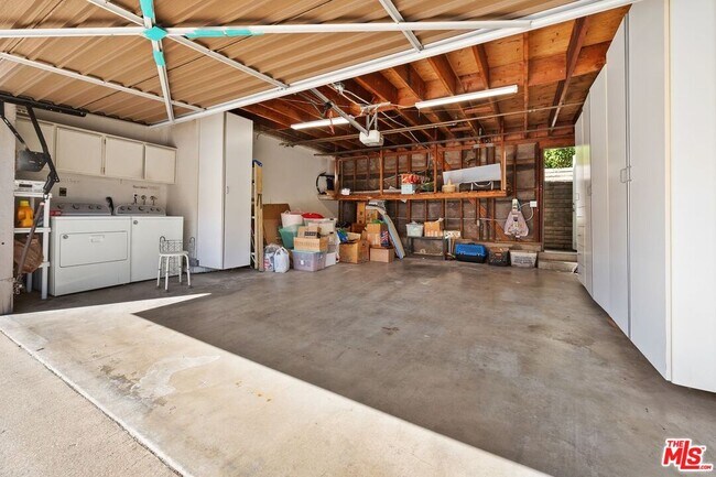 Building Photo - 27912 Ridgecove Ct N