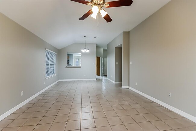 Building Photo - 15114 Diamond Way